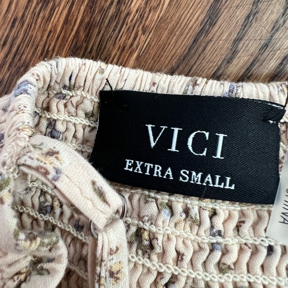 VICI x-small floral crop top - Picture 3 of 3